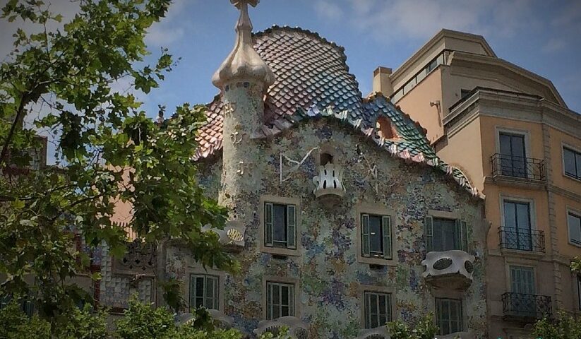 Fachada Gaudi barcelona,