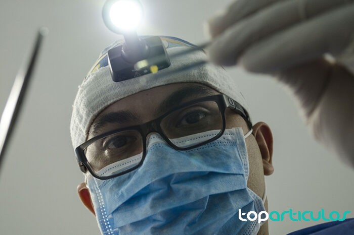 Vista de un médico cuyas responsabilidades médicas están sujetas a ser denunciadas.