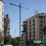 Dos detenidos en Sevilla por una red de tráfico ilegal de especies exóticas Bloques de viviendas y obra residencial en una ciudad española