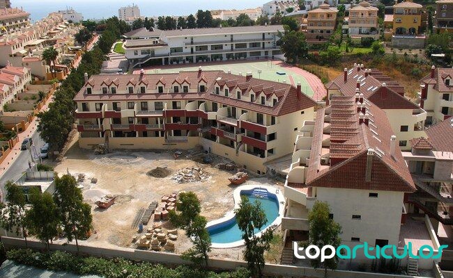 Málaga adjudica 599 viviendas protegidas de alquiler en suelo público durante 75 años Obra residencial de vivienda protegida en una ciudad española