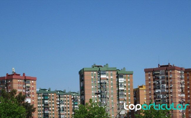 Construcción de alquiler protegido Trabajos de construcción en un bloque de viviendas protegidas