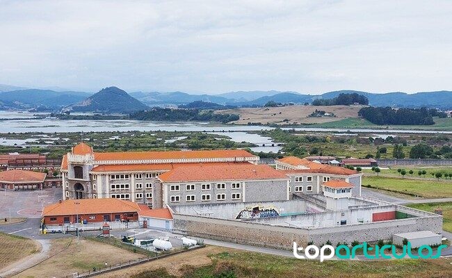 Dos detenidas por intentar introducir cocaína en la prisión de El Dueso Centro Penitenciario de El Dueso en Santona