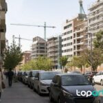 Detenido el patrón de una lancha que intentaba llegar a Melilla con seis migrantes Calle de una ciudad española con edificios de viviendas y obra residencial