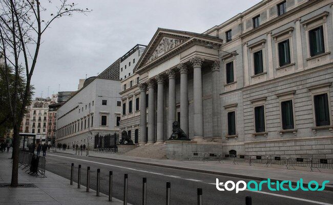 Exterior del Congreso de los Diputados vinculado al debate político europeo
