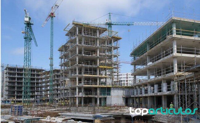 Construccion residencial y hogares Obra residencial con viviendas en construccion
