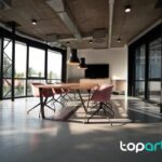 La ONU advierte de riesgo de escalada en Cisjordania y Gaza Zona de oficinas preparada para una jornada laboral en una ciudad española