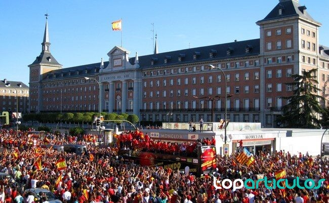 Celebración pública de España como imagen de archivo para el Mundial España celebra una estrella mundial