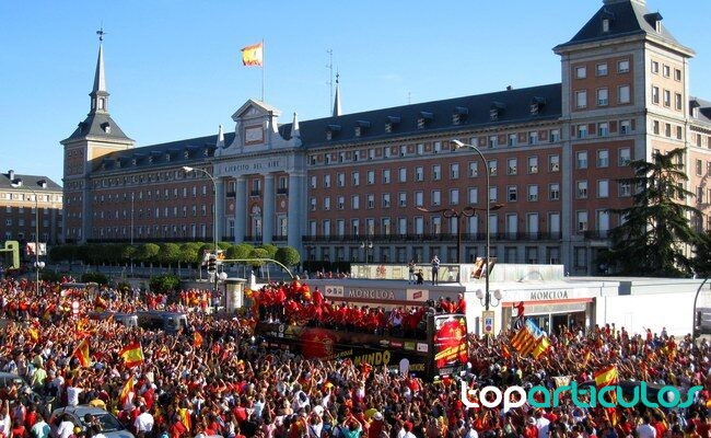 Celebración pública de España tras el Mundial 2010 como imagen de archivo celebración de la selección española tras un título mundial