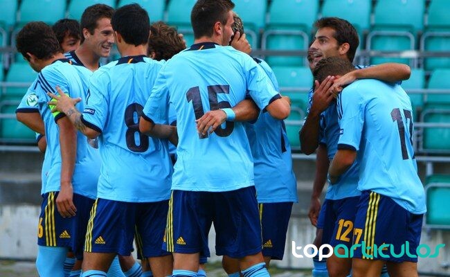 Jugadoras españolas sub-19 celebrando un partido internacional de archivo futbolistas españolas celebrando una victoria internacional