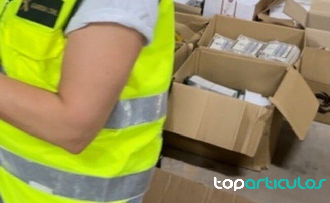 cajas con material intervenido durante una investigación por puros falsificados