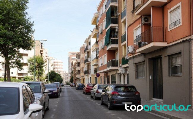 Calle residencial en la Comunitat Valenciana Barrio residencial mediterráneo relacionado con la convocatoria de Casa 47