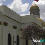 Industria abre las ayudas del Auto+ para comprar vehículos eléctricos entrada de una sede institucional en Caracas durante una jornada de diálogo