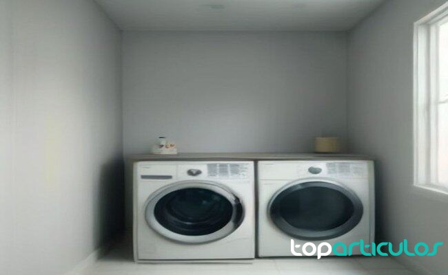 Habitación ventilada con deshumidificador doméstico y ropa tendida reducir humedad al tender ropa en casa